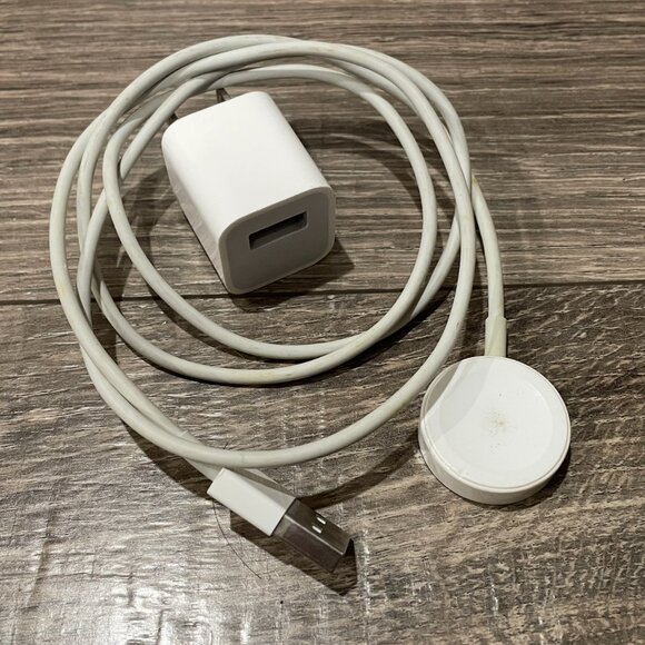AirPods Pro (1st Gen) – Right Earbud, Wireless Charging Case (A2190) + charger - Picture 4 of 5